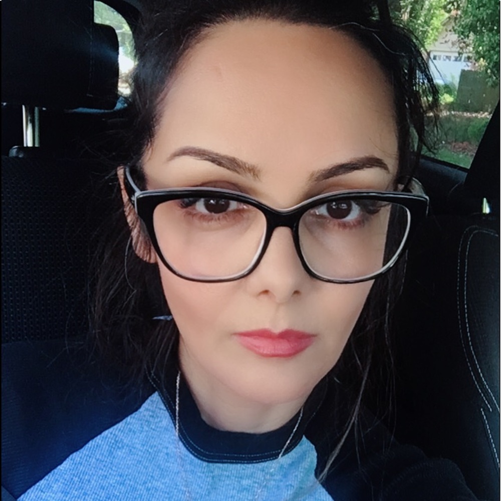 Meet your Posher, Azadeh